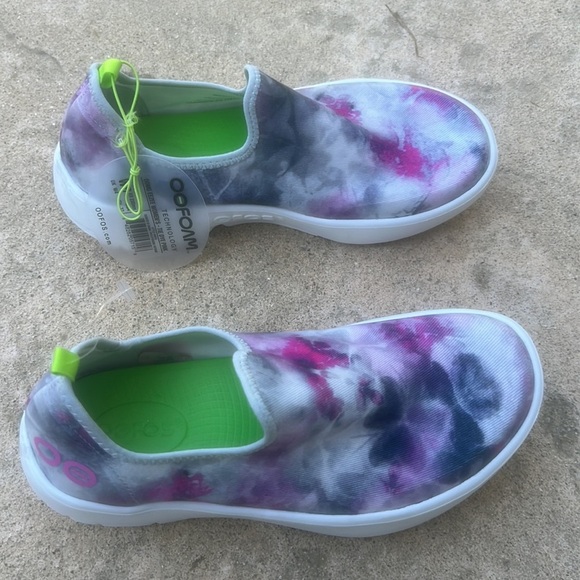 OOFOS Eezee Pink Tie Dye Slip on Loafer Sneaker Women's Size 6 NWT - Picture 3 of 6